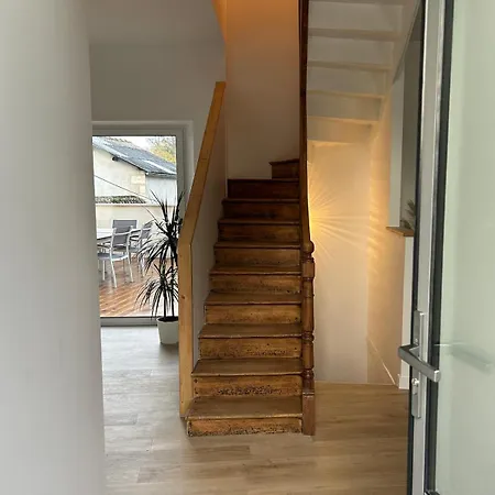 La Maison Du Viaduc 쇼비니